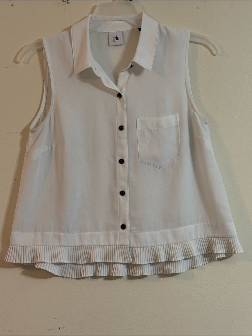 CAbi White Sleeveless Button-Front Blouse Pleated Hem Detail Wrinkle Free R $89
